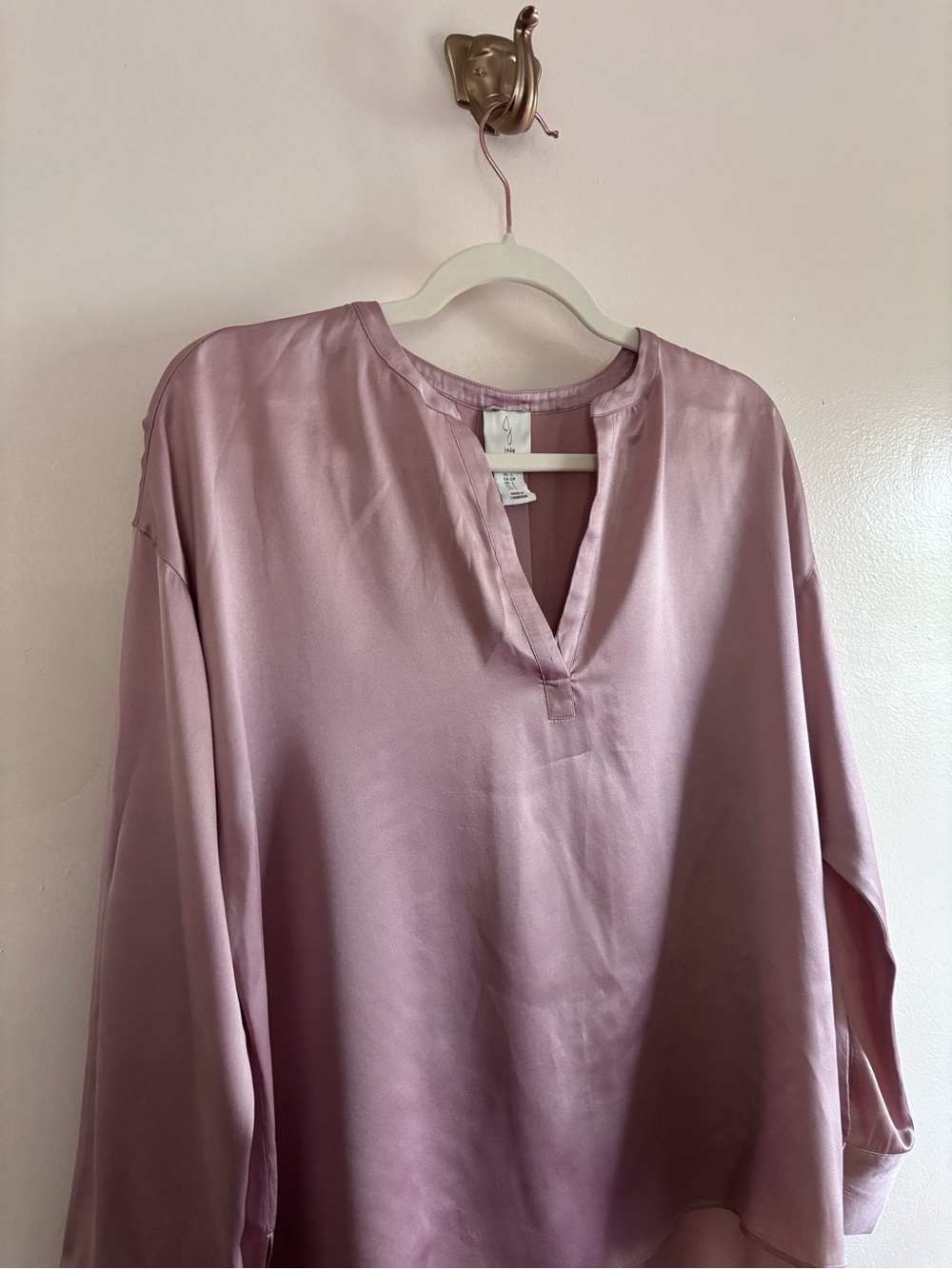 Joie 100% Silk Satin V Neck Soft Pink 3/4 Sleeve Blouse Relaxed Fit size S